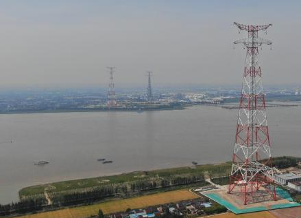 鋁合金緊線器保障江蘇500千伏輸變電工程首根導(dǎo)引繩對(duì)接成功