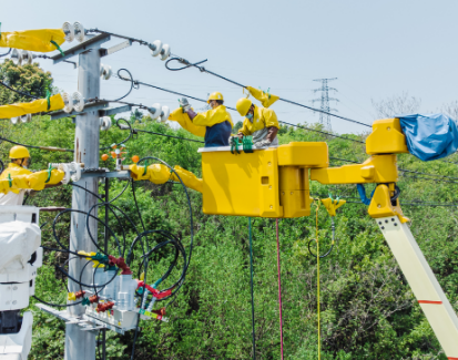 鋁合金手拉葫蘆和電網(wǎng)工人共同守護(hù)城鄉(xiāng)的煙火味