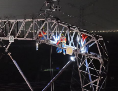 河南送變電利用鋁合金手扳葫蘆更換絕緣子串